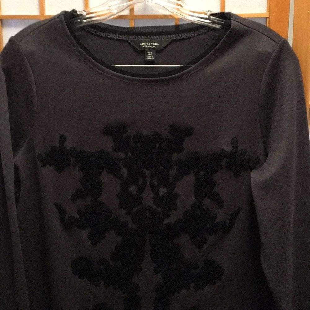 3/$20 Simply Vera by Vera Wang L/S Top - Picture 2 of 8